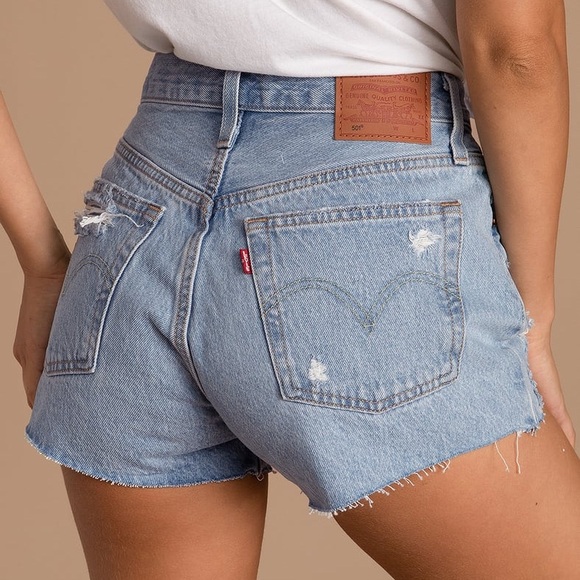 LEVI’S PREMIUM 501 Medium Light Wash Distressed High Rise Cutoff Denim Shorts 26 - Picture 2 of 16